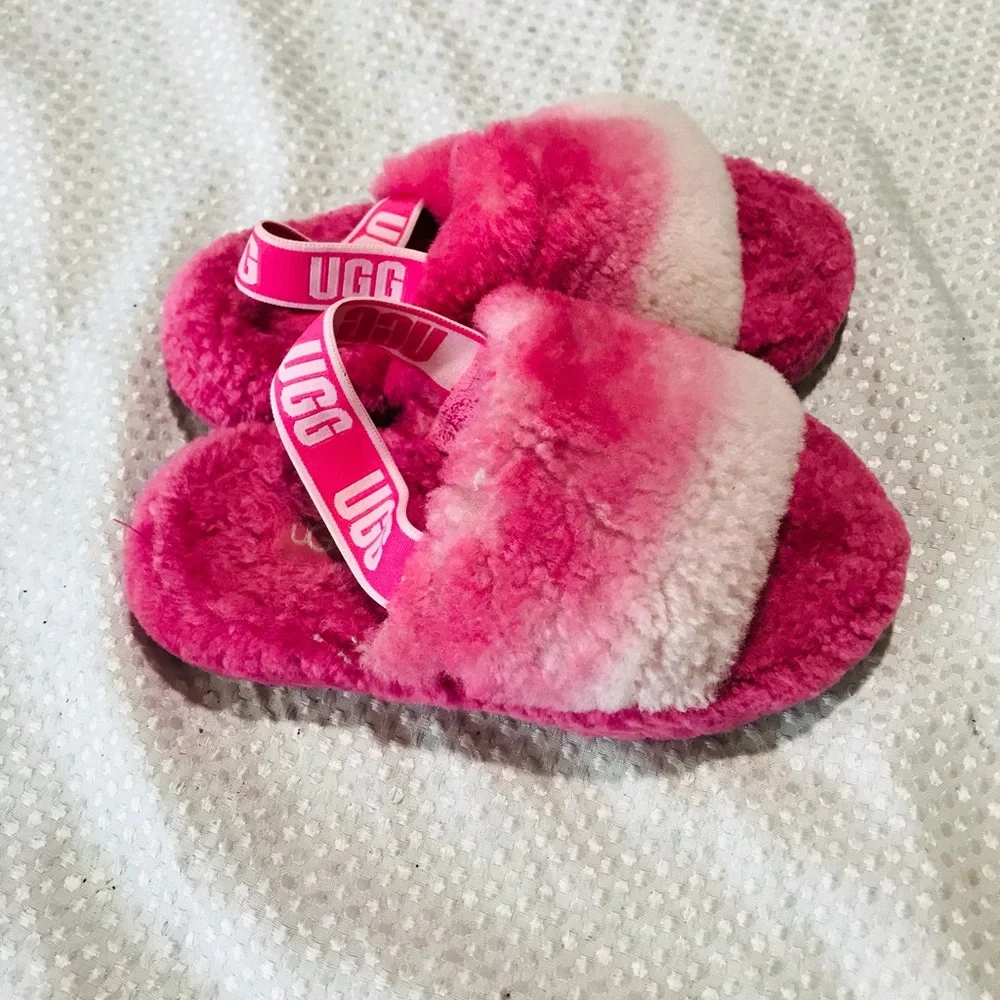 Ugg‎ slippers